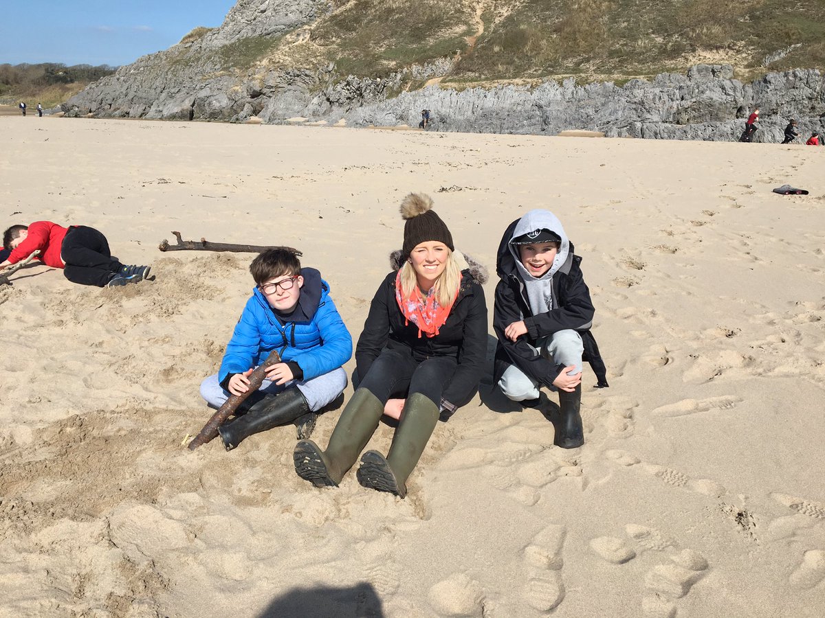 stackpole2017's tweet image. Last day. All groups beach cleaning.⛱