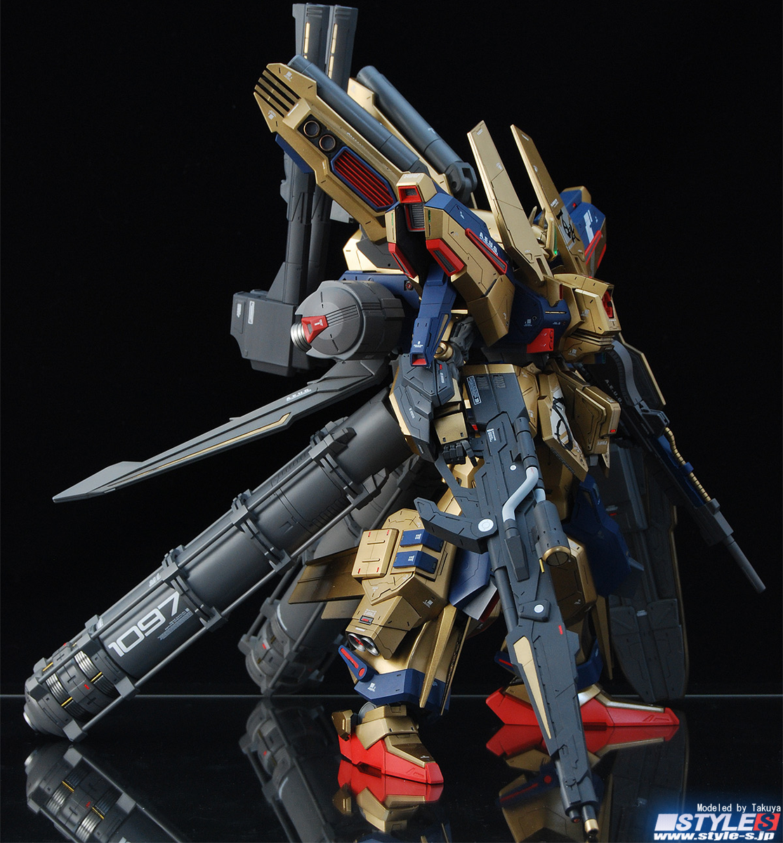 本日発売のモデルグラフィックス・巻頭FA特集にてMG百式改改造（？）の