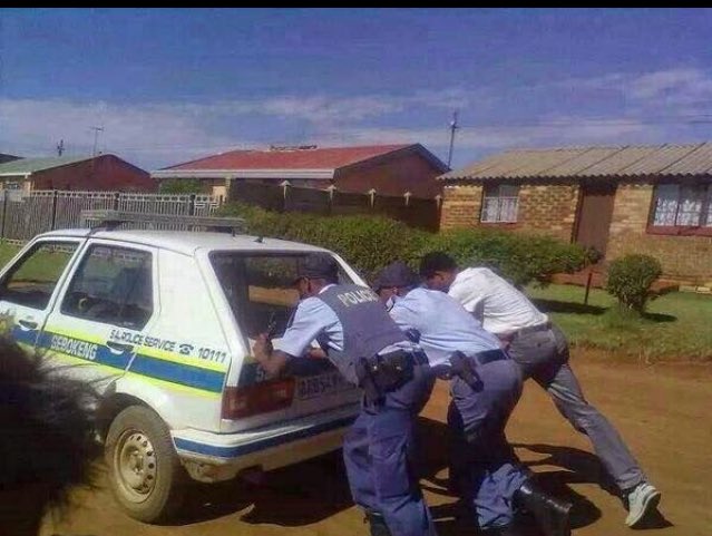 tumisole's tweet photo. #ORTamboHeist #ORTamboRobbery 
a right amapolisa? https://t.co/RWSxtQDZiY