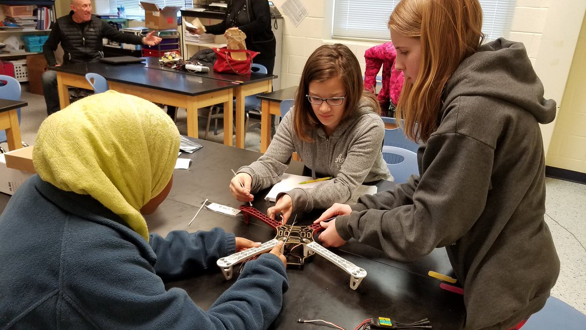 KashmirWorldFDN's tweet photo. @GlasgowMS #davincichallenge #buildadrone #superHERoGirls students begin workshop w/ Australian teacher's 1st flight- #bwgc @GirlsInTech_WIT https://t.co/dcw60giUFO