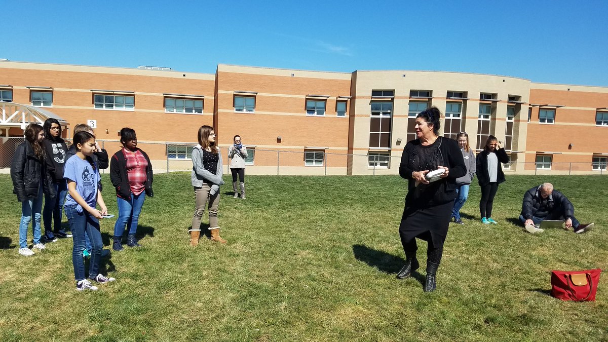 KashmirWorldFDN's tweet photo. @GlasgowMS #davincichallenge #buildadrone #superHERoGirls students begin workshop w/ Australian teacher's 1st flight- #bwgc @GirlsInTech_WIT https://t.co/dcw60giUFO