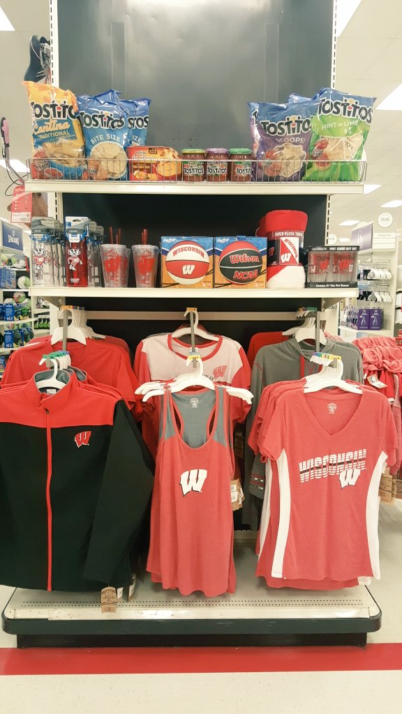 jinkins_nicole's tweet photo. Who's ready for the big game tonight? T2546 is, come get all your badger apparel and snacks!! @JessPontious @The_ChrisStrutz  @AlexElgersma https://t.co/JYfeyWpK7i