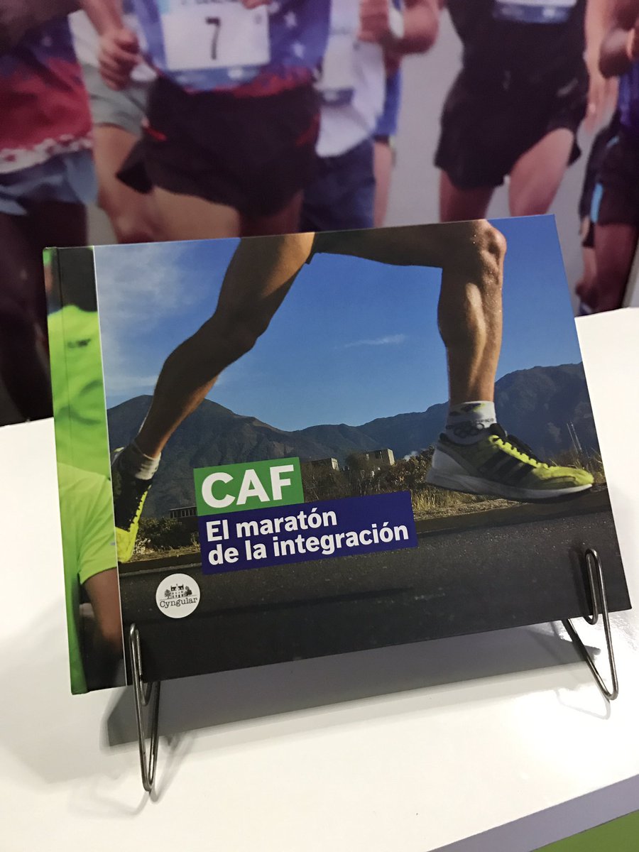 Nuestro libro del #MaratonCAF tiene muchas fotos de todas las ediciones (de pronto apareces tú! 😊) @DahbarEditorial