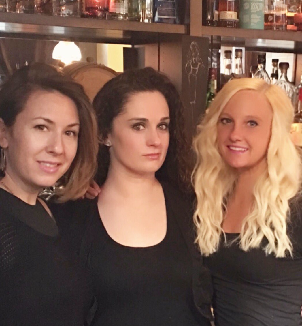 FoodTalkPhilly's tweet photo. Looking 4 a Fri Happy Hour spot? Come to @TheFinePalate! Drinks will be cold &amp; $1 oysters will be flowing. https://t.co/TKk9PwUmRK