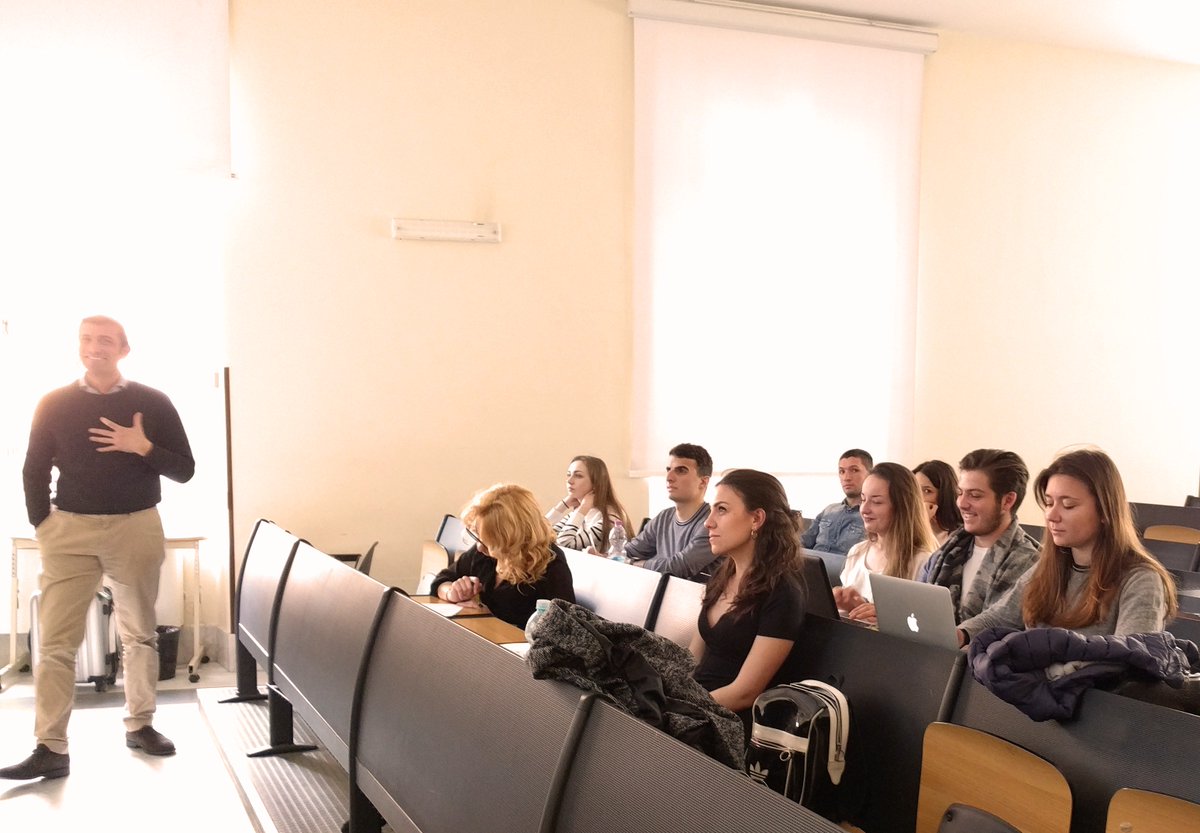 wordliftit's tweet photo. Oggi al corso di laurea in Marketing & digital communication di @UniLUMSA, @cyberandy parla di #websemantico e dell'esperienza di #WordLift. https://t.co/pcZLGLYRO3
