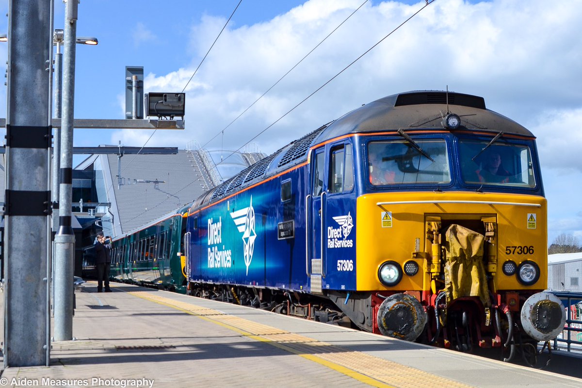 train_master73's tweet image. 57306 dragging 387144 &amp;amp; 140 through Reading bound for West Ealing EMU Sidings working 5G87