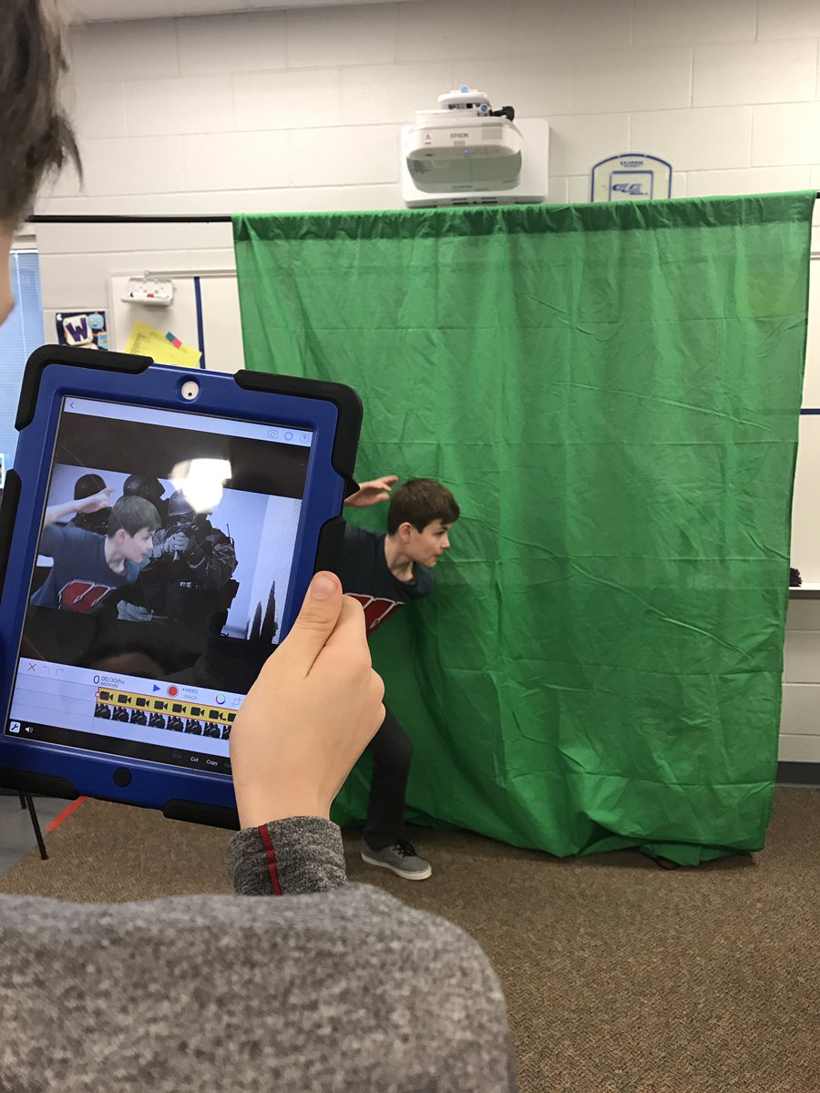MsD504's tweet photo. #makerday at @KromreyMS #greenscreen room https://t.co/6WN1OZz0db