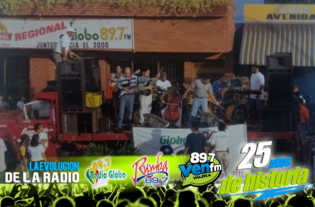 venfmvalera's tweet photo. Frente a nuestros estudios vivimos los mejores momentos siempre con nuestros oyentes de testigos #Son25añosDeHistoria @lopezgol https://t.co/c2Kx8zM2S0