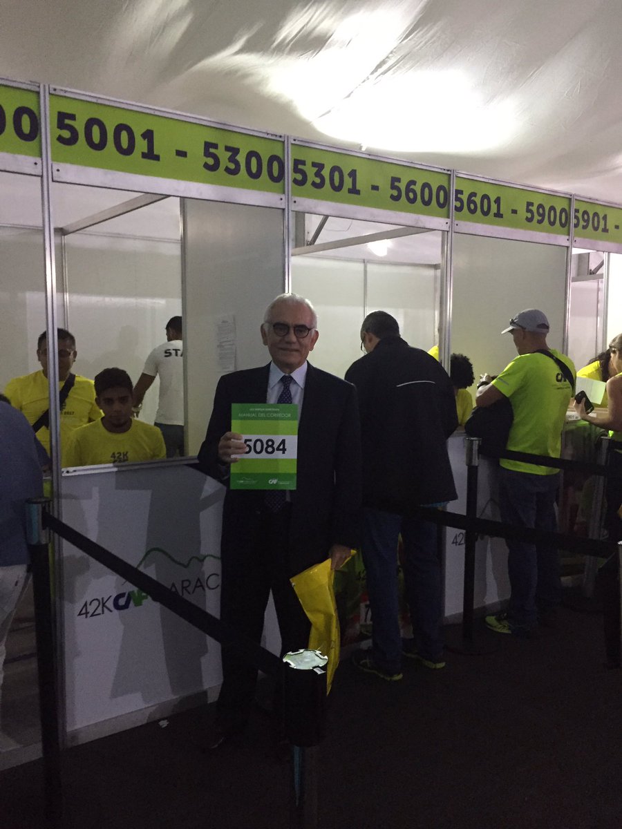 Ya comenzó la #Expo para reclamar el kit del corredor del #MaratonCAF2017 El Pte del Comité Organizador L. Berrizbeitia ya lo hizo. Súmate!
