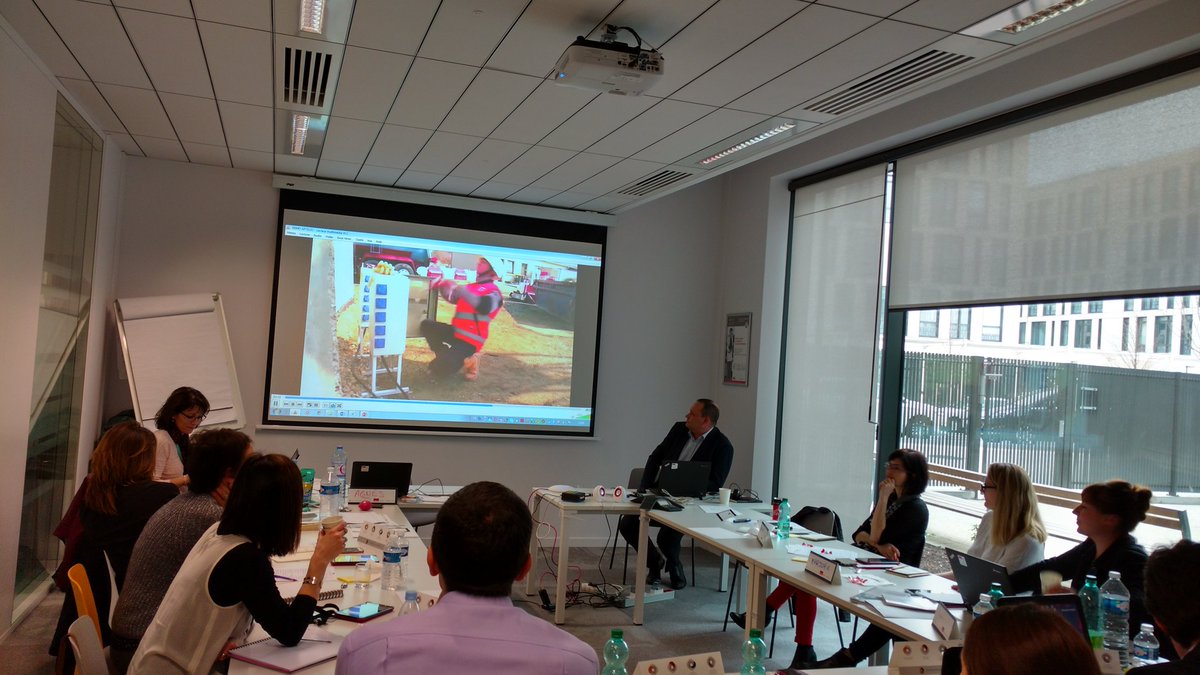 agnes_fr's tweet photo. Merci à @LavalLaur pour #aptelec #scanvideo #ecaces #elevatorpitch les commerciaux sont boostés comme jamais #formationdescommerciaux https://t.co/k5WFyUBBgy