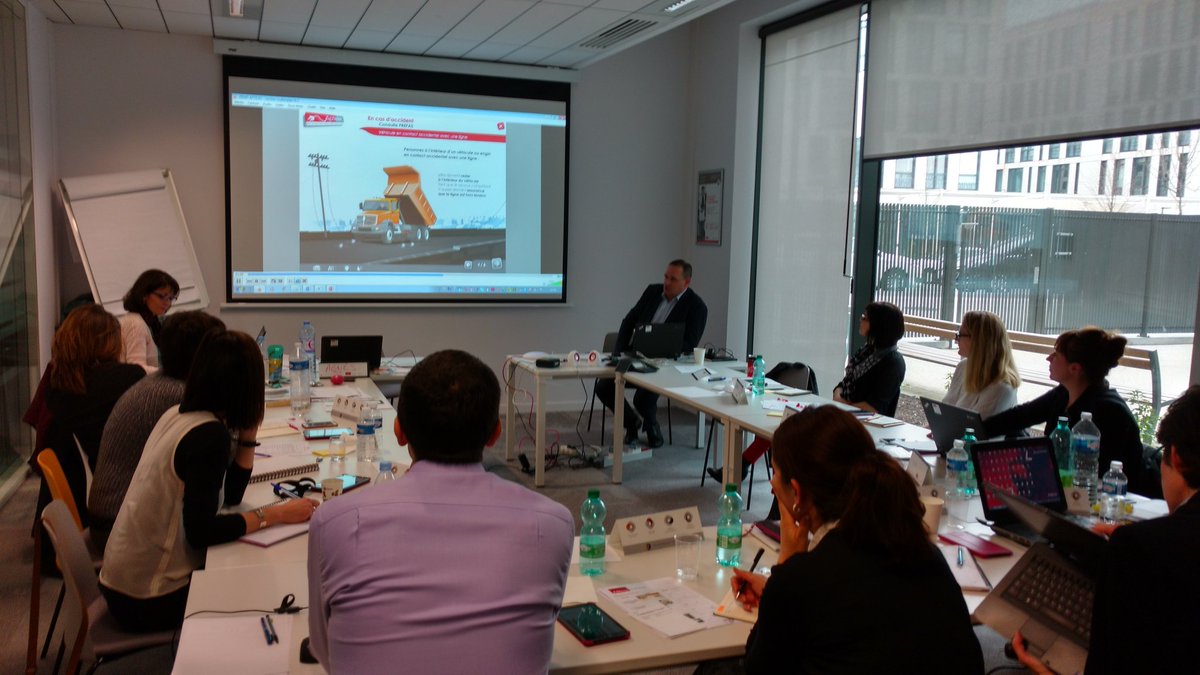 agnes_fr's tweet photo. Merci à @LavalLaur pour #aptelec #scanvideo #ecaces #elevatorpitch les commerciaux sont boostés comme jamais #formationdescommerciaux https://t.co/k5WFyUBBgy