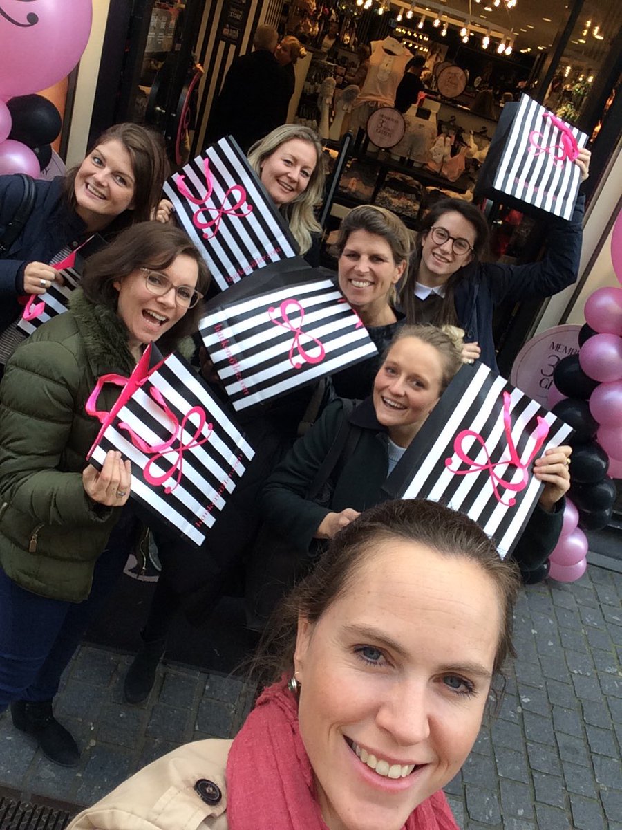 International HR meeting @Breda! #hkmfun <a href="/LaylaSigterman/">Layla Sigterman</a> @jaakke_anne <a href="/SuzanneBisschop/">Suzanne Jansonius</a> <a href="/donja_vl/">DVL</a> <a href="/SaskiaV2410/">Saskia Veenstra</a>