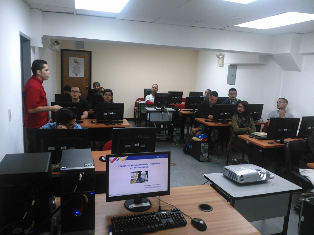 SUSCERTE's tweet photo. #Ahora | #FormaciónSuscerte | Especialistas del #CENIF dictan Curso básico de informática forense en la sede de #Conatel. https://t.co/r8AqSFv6gi