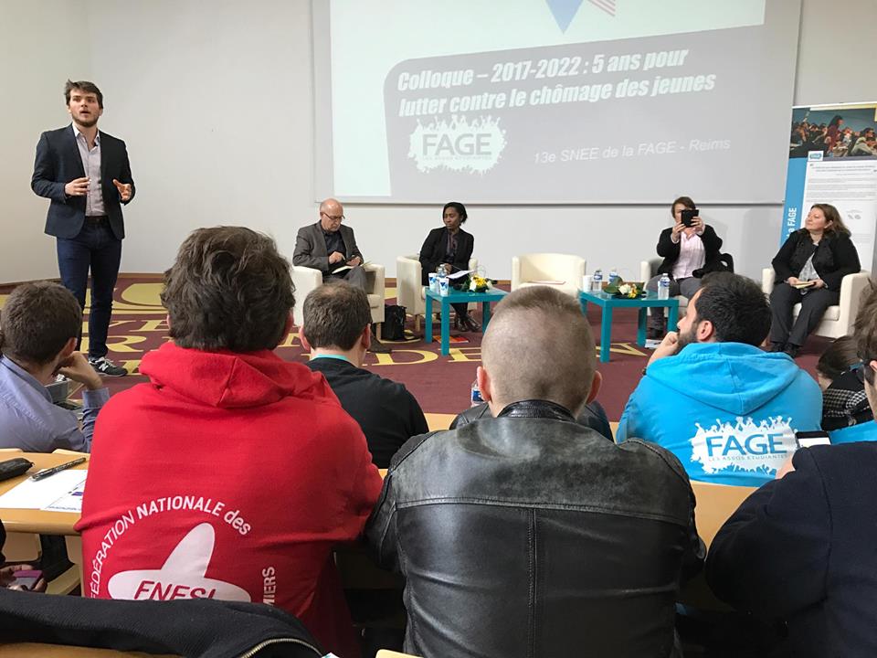 La_FNESI's tweet photo. .@La_FNESI est présente aux côtés des diverses orga. étudiantes pour ce #SNEE2017.
CC @La_FAGE https://t.co/Nac7ZiG7ZB