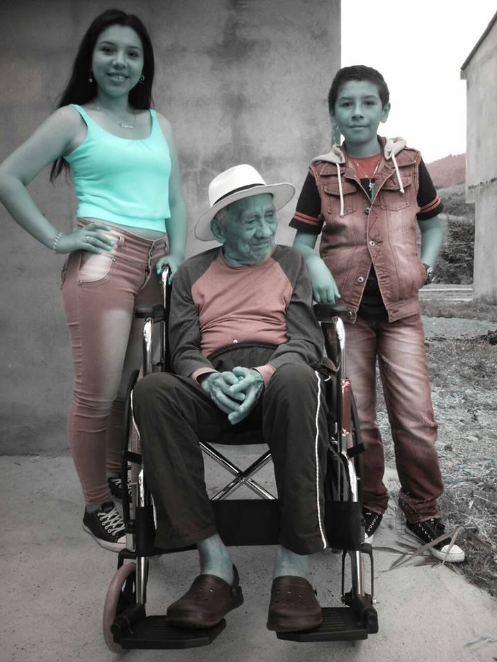 andreamireya1's tweet photo. Los mejores viajes son visitar a mi suegro de 100 años <3 @ViajesChapinero #VCMeLlevaAJB https://t.co/mAed66DRM0