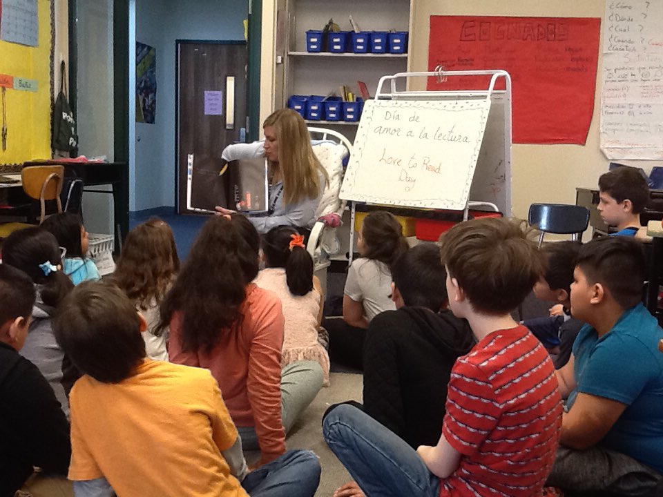 SraRaa1's tweet photo. Thanks for all our volunteers reading wonderful books in Spanish and English!!! #LoveToReadDay #Diadeamoralalectura #wcusd200 https://t.co/n2OzclB2UP