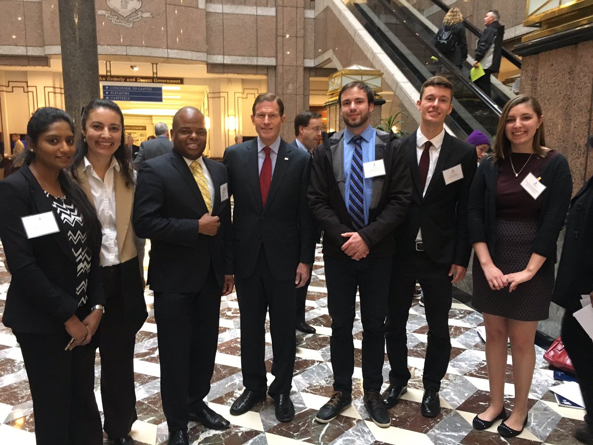 Drje2's tweet photo. Excellent chatting with @SenBlumenthal during @AACTE_CT legislative day in Hartford @EasternSEPS @AACTE @EasternCTStateU https://t.co/LVM9SeZo8J