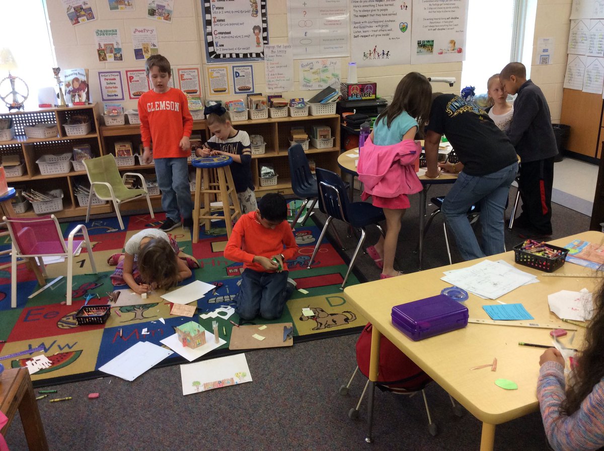 jmrainey20's tweet photo. Tiny House Nation under construction-phase 3...teamwork, perseverance, problem solving
#bcsdsteam https://t.co/dOR7isBfsq