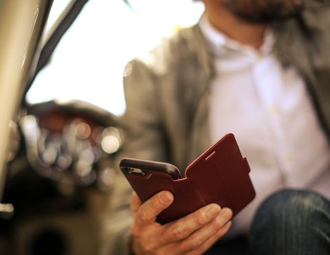 De luxe van een lederen case gecombineerd met de robuustheid van <a href="/otterbox/">OtterBox</a> dat is de #strada uitvoering - check innocatch.nl