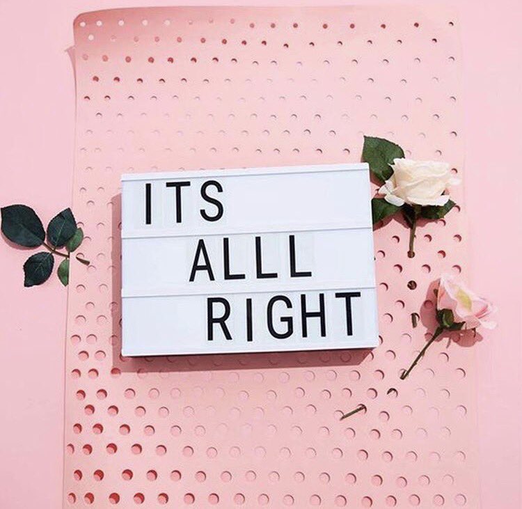 BlowMeLondon's tweet photo. ITS ALL RIGHT... ITS FRIDAY #nailsready βοΈ#hairdone βοΈ #lippyon βοΈ #cheeksblushed βοΈ #eyelinerfierce #allmakes #sense #whenits #friday π https://t.co/pFcagIpVAF
