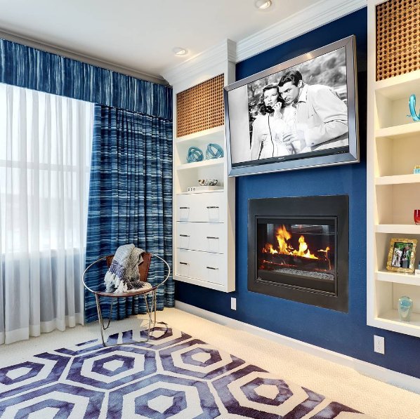 Kravet's tweet photo. The calming ocean like blues seen in Chicattah Indigo drapery made this bedroom an oasis! https://t.co/Zht8CEpn9d #LHxKravet #KravetFabrics https://t.co/7EeUoqWAQR