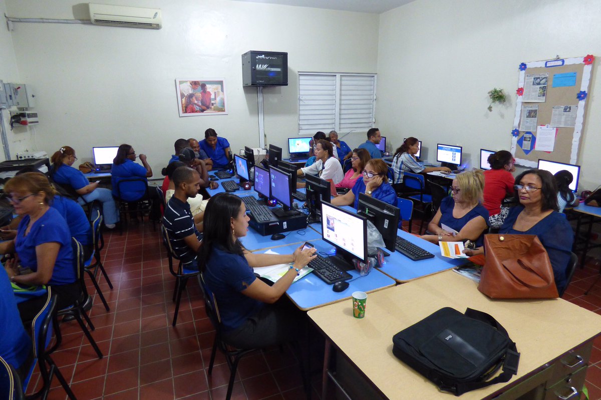 FeVidaRD's tweet photo. Los primeros 42 maestros fueron capacitados de un total de 2000 que serán beneficiados este año, en nuestro Programa FEVIDA-EDUPLAN. https://t.co/fvoZWFmcG0