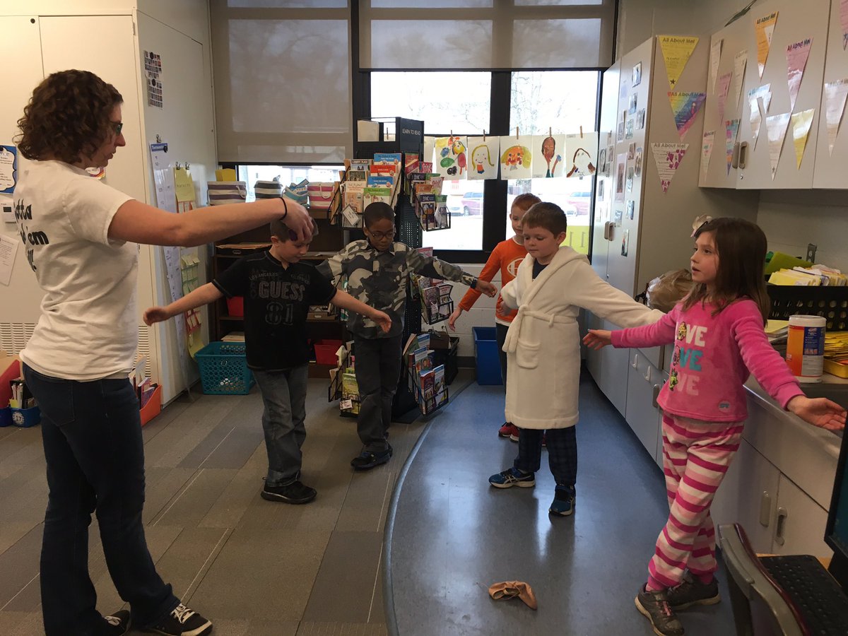 MrsCelini's tweet photo. Learning the different positions in ballet! #PattengillPride https://t.co/F5CGs9ff9P