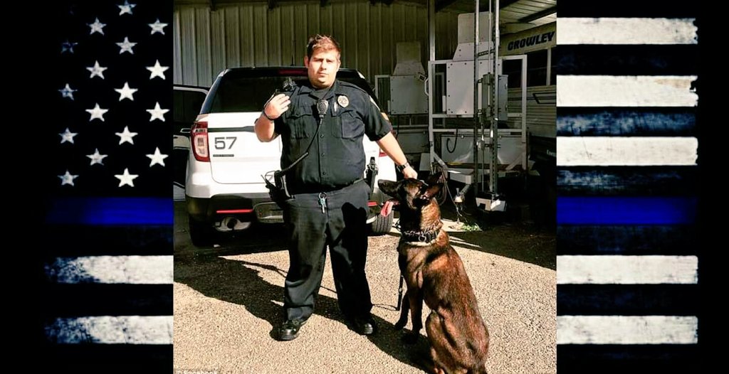 Knoxville_PD's tweet photo. Condolences to the #CrowleyPD in Louisiana for the loss of K9 Roscoe who was shot & killed by a suspect. His partner also shot & survived. https://t.co/2Qbnr9hD3G