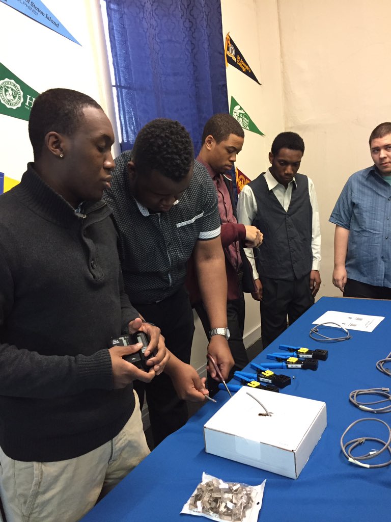 rise_nyc's tweet photo. Last night, RDRC's Digital Stewards taught us about cabling for the resilient wifi network with our partner @NewAmericaNYC! #NYCEDC https://t.co/FT7ydjC3Hp