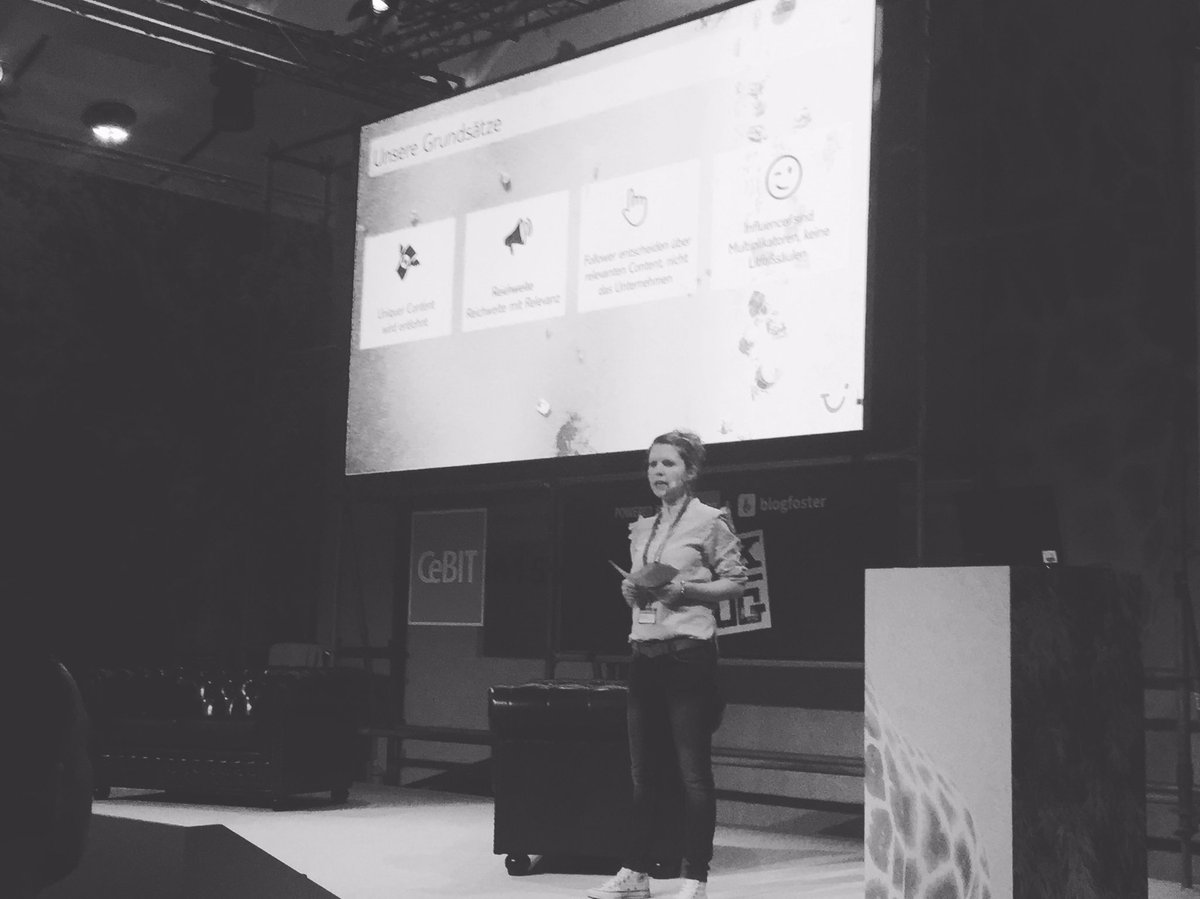 Kochhelden's tweet photo. Lovely @AnnikaDu von @TUIDeutschland referiert auf der #rocktheblog über #InfluencerMarketing - Danke für die Erwähnung 💕 https://t.co/AgTKEIKfQ8