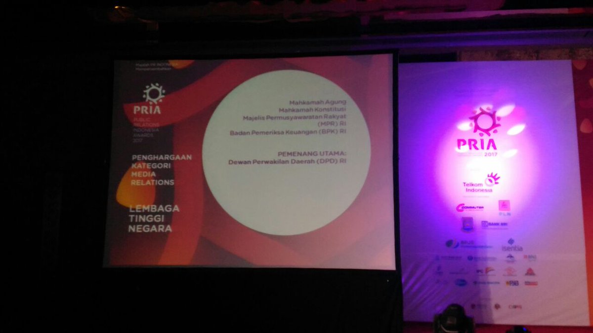 DPDRI's tweet photo. DPD RI Raih Penghargaan Utama di Ajang Public Relation Indonesia Award 2017
https://t.co/EaLvaRUDhN @isentia #PRIA2017 https://t.co/TAR5lOy8FU