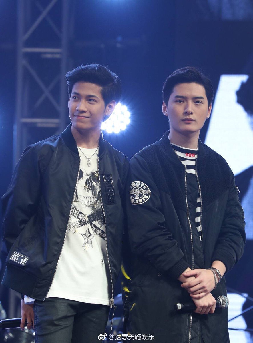 Zenobiakrist's tweet photo. #SotusFanMeetinginChina2017 
Sotus in Guangzhou 🤘🤘🤘
This is love ❤️ 
#SingtoPrachaya #Kristtps https://t.co/rBcfCnwzla