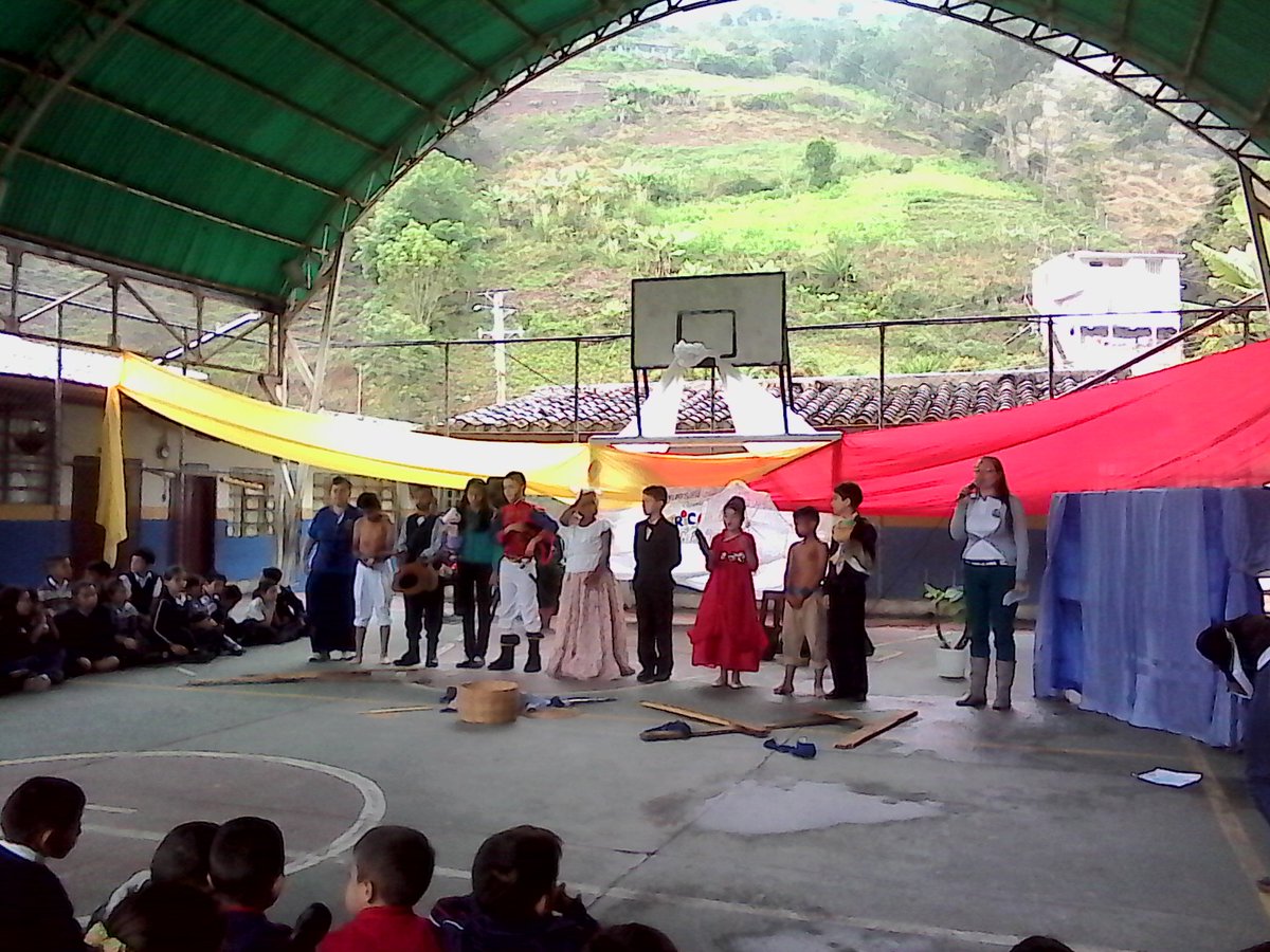 Actividades de aniversario de la Revista Tricolor <a href="/marcelolagrita/">marcelo andrade</a> @ZonaEducTachira <a href="/nuesru070/">NER 070</a> <a href="/VielmaEsTachira/">JGVM</a>