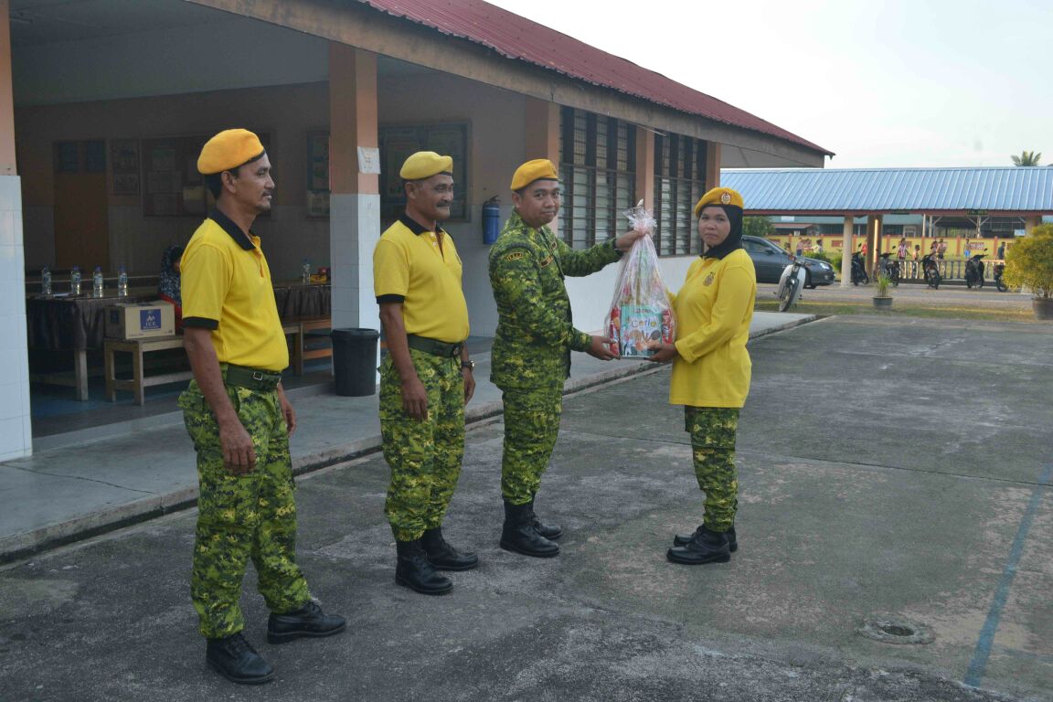 Latihan Kawad Mingguan Anggota RELA (Mukim Kangkong 1) di Sk.Kbg Chenok pd 24 Mac 2017 <a href="/KPrelamalaysia/">KP RELA</a> <a href="/PRNKELANTAN/">MD RAWI BIN  MOHAMAD</a> <a href="/PRDnajib_GM/">PRDnajib_IPRN_KEL</a> <a href="/asrulriza/">asrulriza</a>
