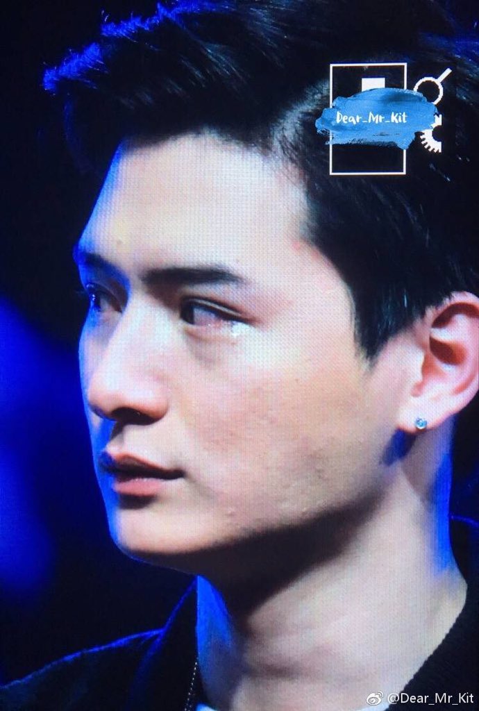 Zenobiakrist's tweet photo. #SotusFanMeetinginChina2017 
Baby don't cry 😭 love you all the time ❤️ 
#SingtoPrachaya #Kristtps https://t.co/E88ta0yU9Q