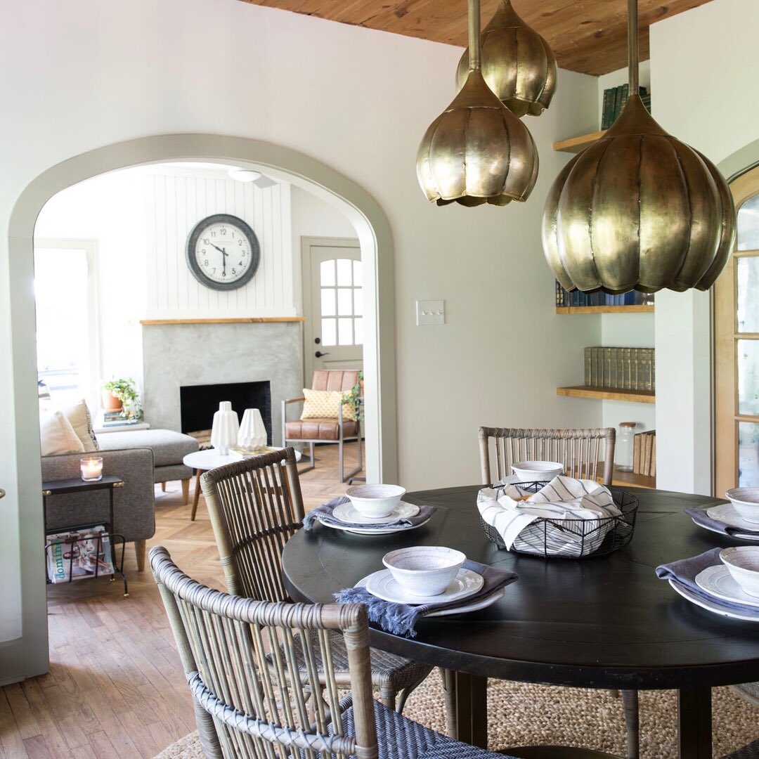 magnolia's tweet photo. The #flipperupper blog is up! What was your favorite room from this week's episode? #fixerupper https://t.co/AzVPHGnNZK https://t.co/TXjgZLHPJe