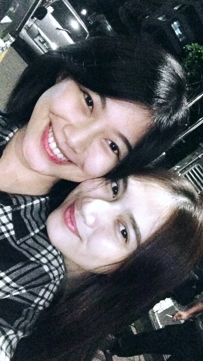 Sblm balik, ad foto sm yg habis ultah tgl 24 kmrn. Hehe
Tau mn yg aku, mn kak melody kan? Soalnya kdg org sulit bedain.. #MelodySilverGoals