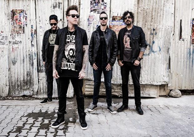 Revolvermag tweet picture