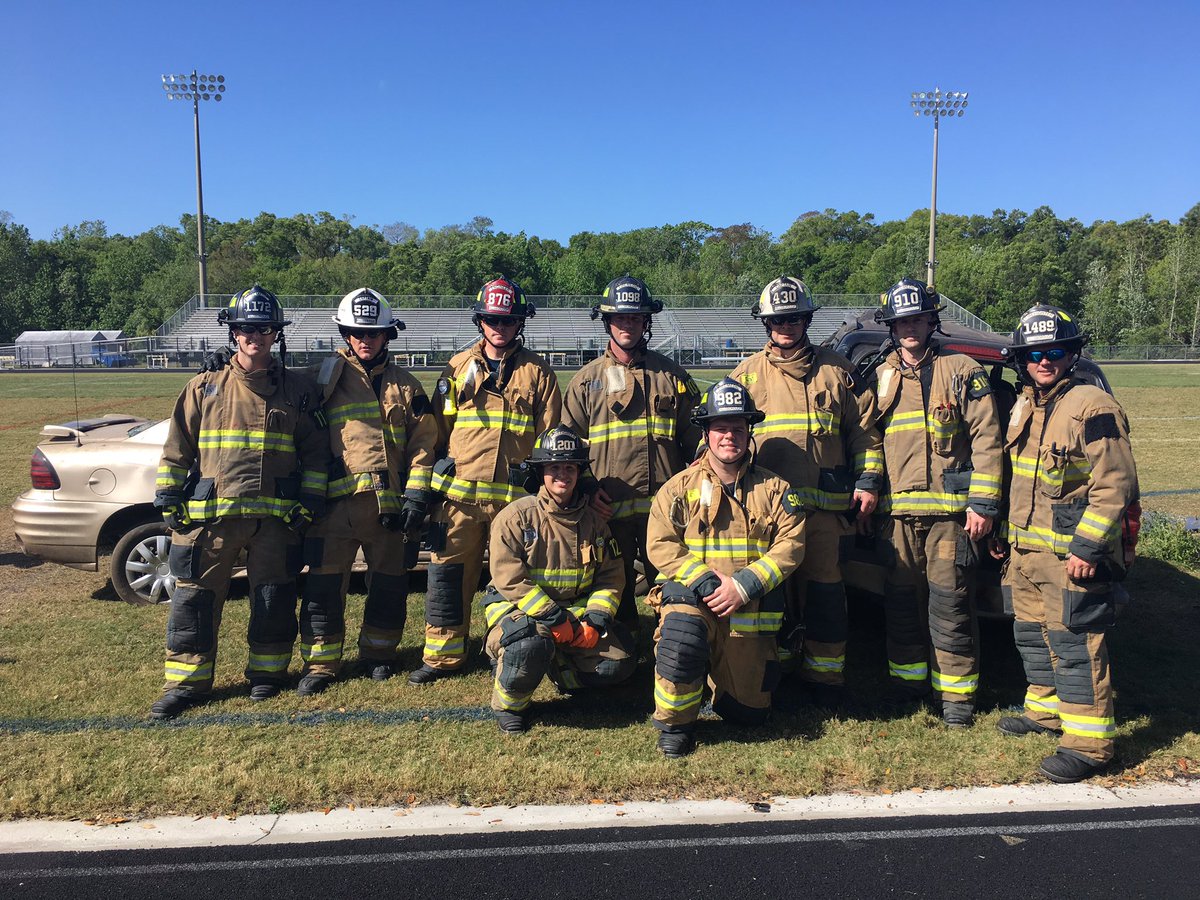 HillsFireRescue's tweet image. Great job by #HCFR and @HCSOSheriff on the Mock DUI @HillsboroughSch #WhartonHigh. Practice #PromSafety by not texting/drinking and driving.