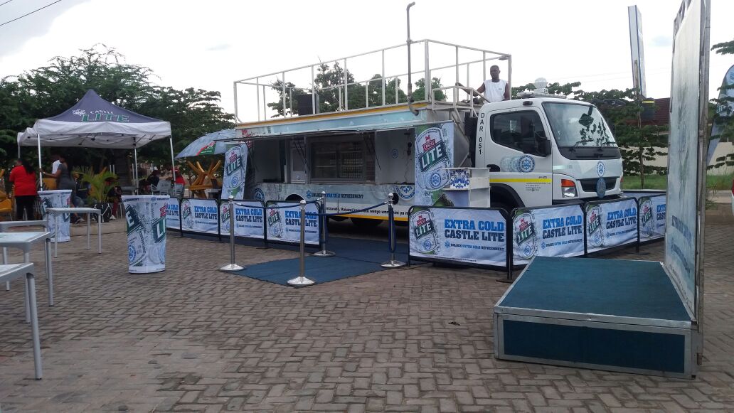 CastleLiteTz's tweet photo. Usikose #ColdExpress, Leo tupo La Stanza tayari kuwapa burudani na gari letu la kijanja. #UnlockExtraCold https://t.co/ft3VjZWgsN