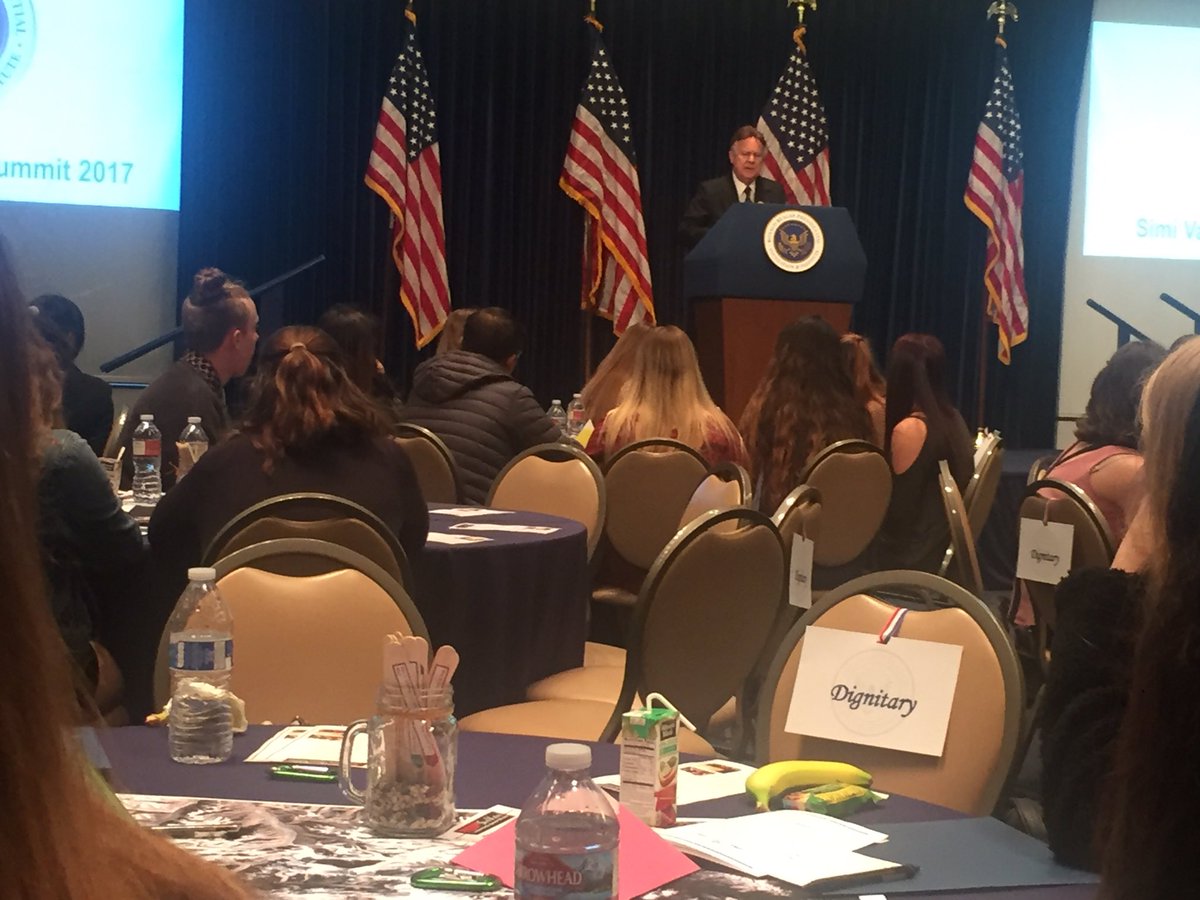 jedibandini's tweet photo. Opening remarks by Mayor Bob Huber at the #SimiValley #YouthSummit 2017. #ConquerTheSummit https://t.co/BUOG7TPt4a