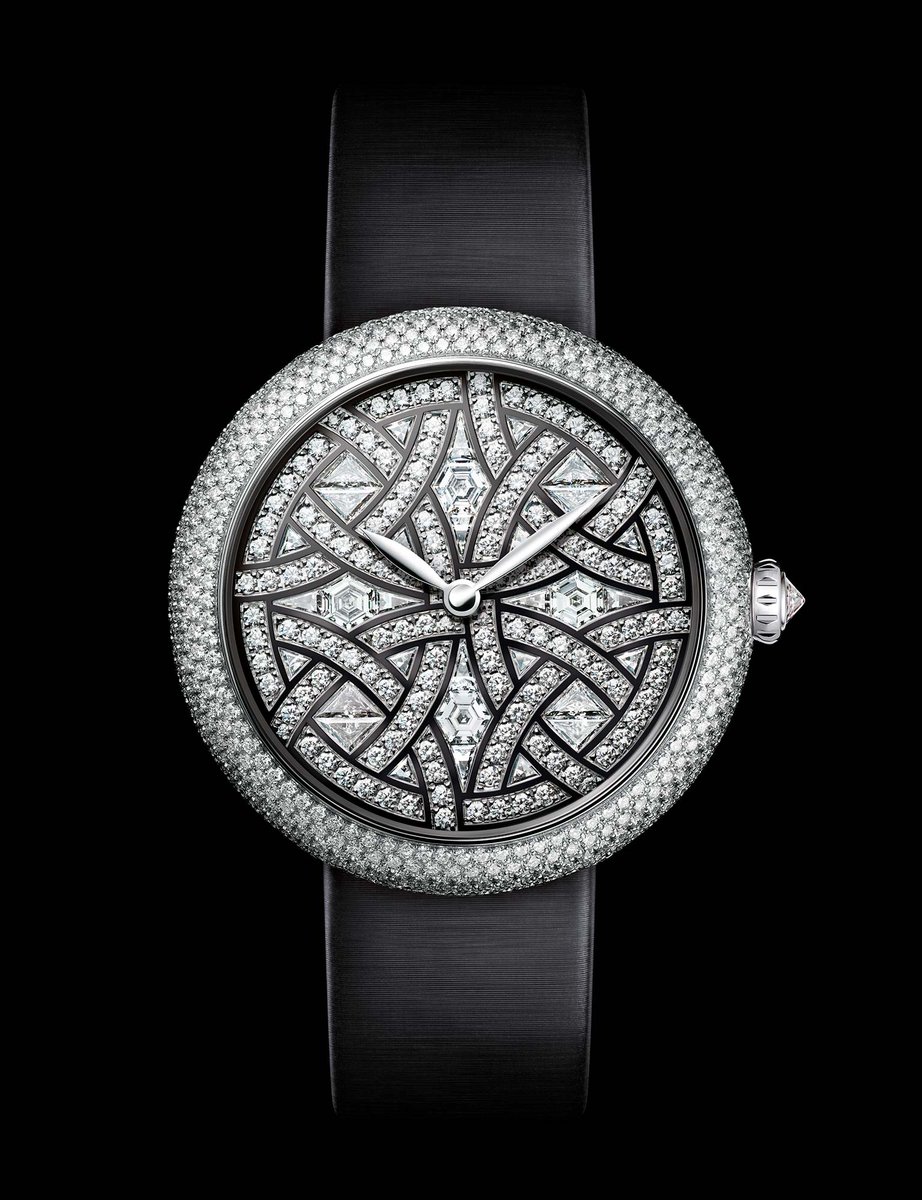 WearChronos's tweet image. "[...]reveals its second exclusive movement and presents new exceptional [#Watch] pieces." #Baselworld2017|@CHANEL