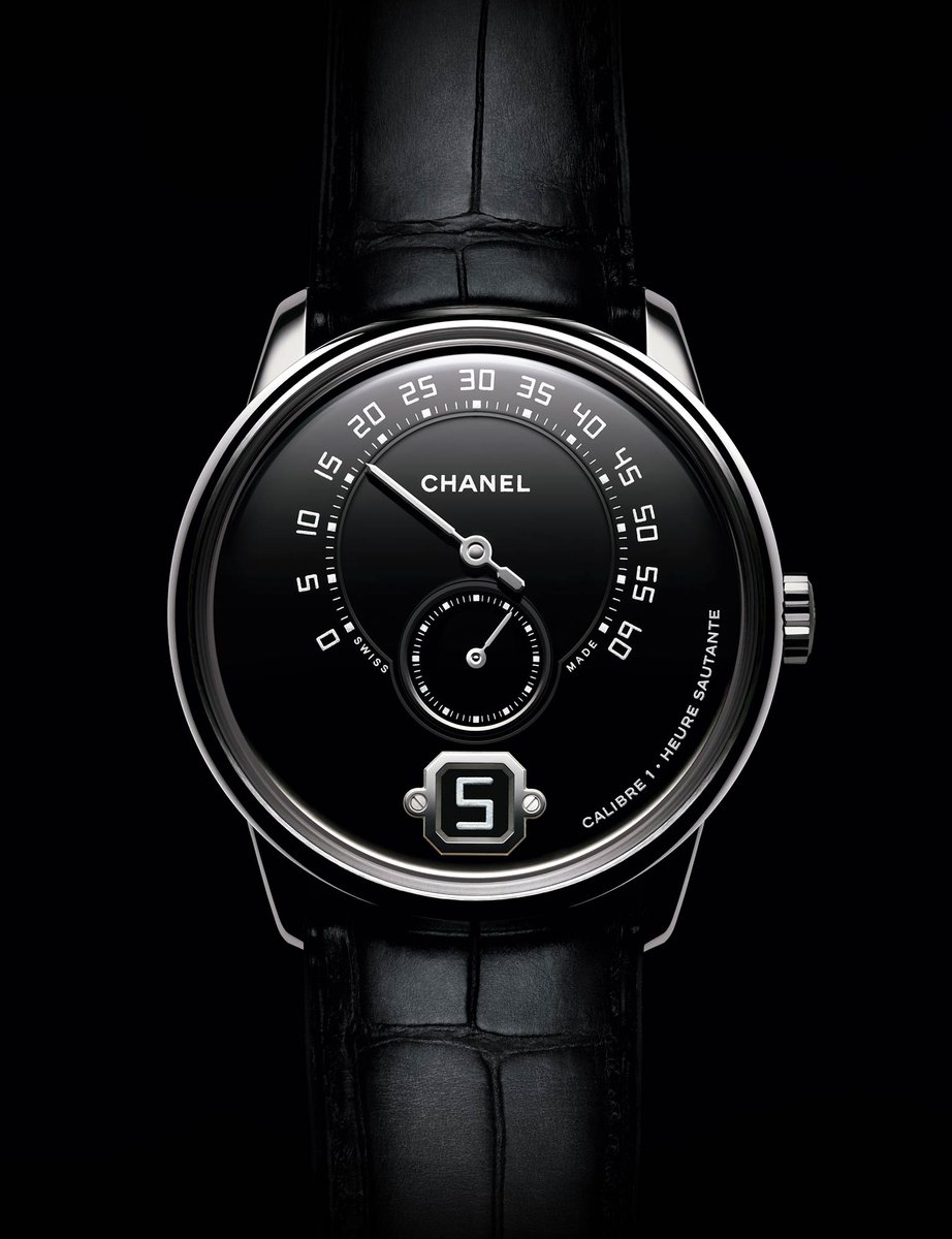WearChronos's tweet image. "[...]reveals its second exclusive movement and presents new exceptional [#Watch] pieces." #Baselworld2017|@CHANEL