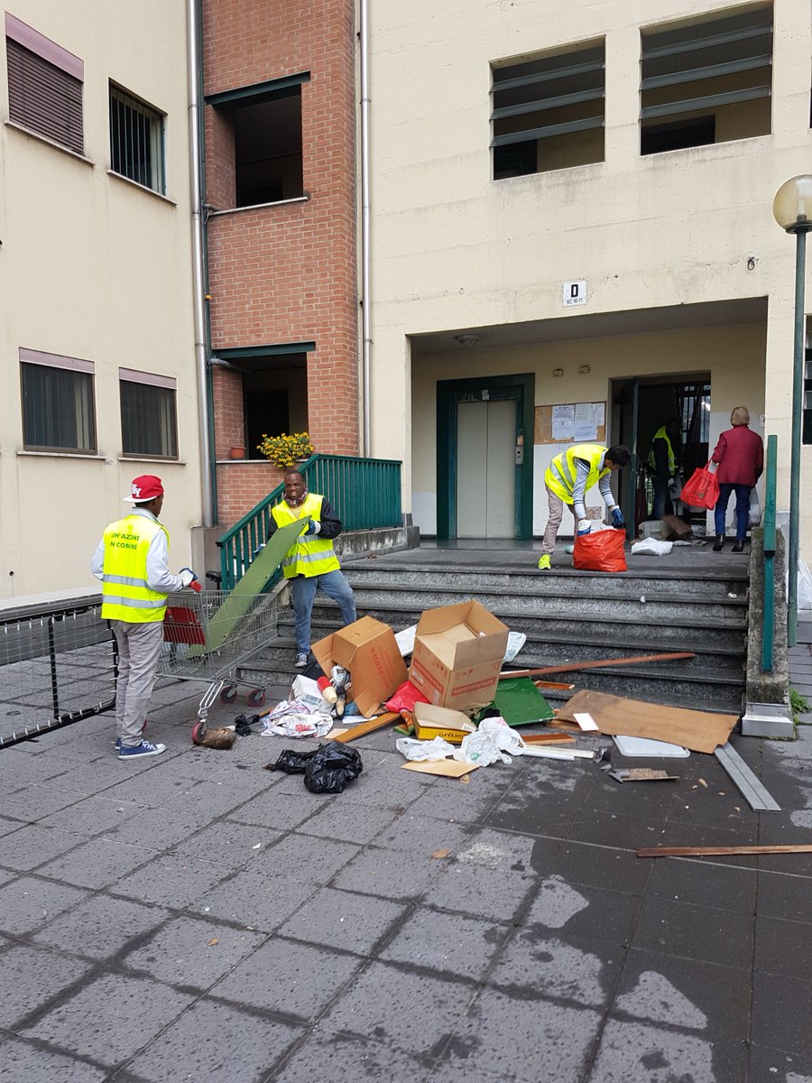 comunicazionemm's tweet photo. #MMCasa - Proseguono le attività di pulizia delle case di MM in via Cittadini grazie ai ragazzi rifugiati politici #unazioneincomune https://t.co/aTZN72vjDO