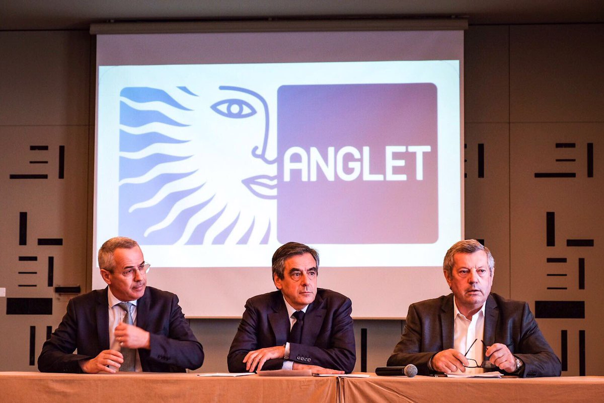 FrancoisFillon's tweet photo. Je suis le seul à vouloir baisser massivement les charges, à hauteur de 25 milliards €, pour améliorer la compétitivité de notre économie. https://t.co/6QL354N0Xd
