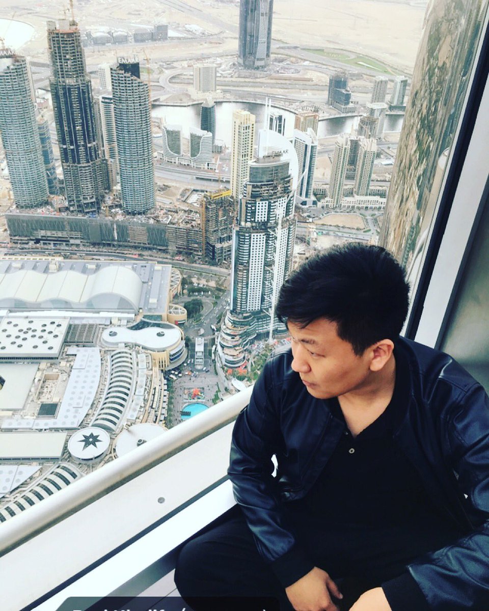 CraftSu's tweet photo. Look up～ @BurjKhalifa https://t.co/ZVupMZn8tM