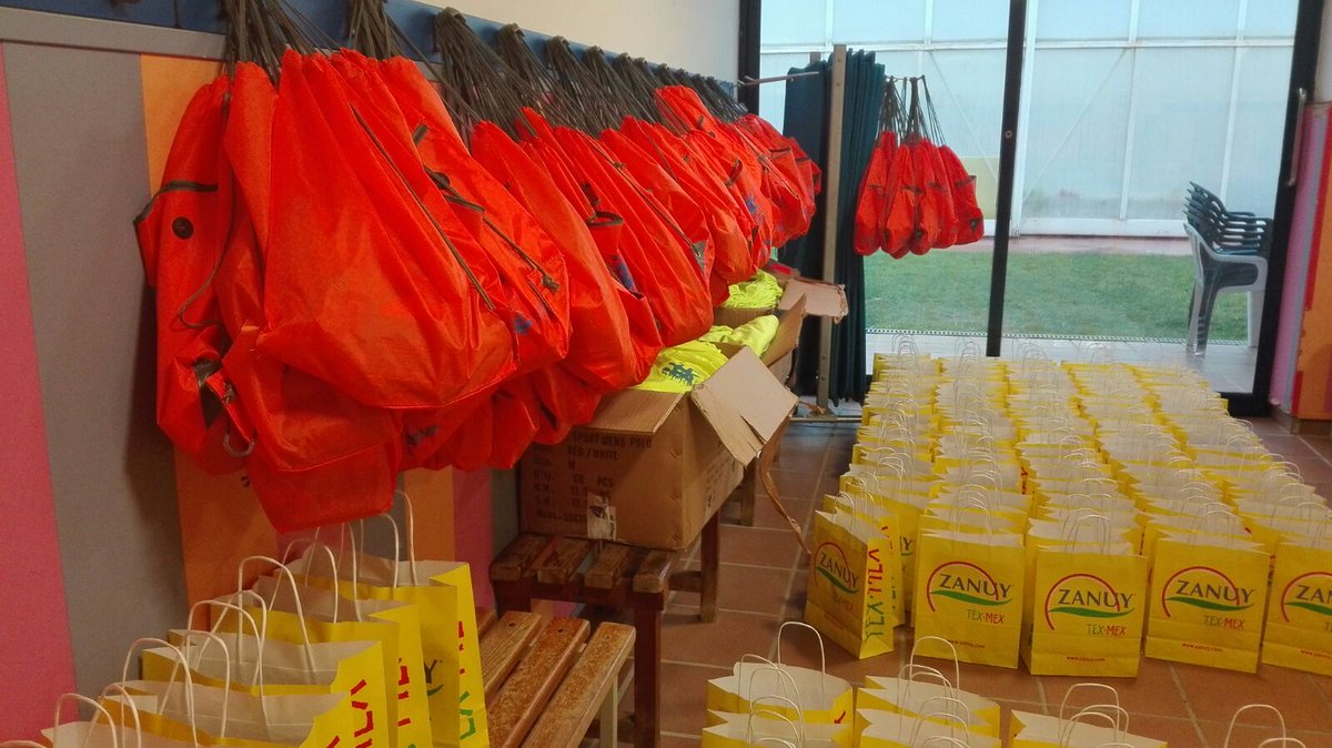 CEValldoreix's tweet photo. Tot a punt per l'entrega de dorsals de les Milles de Valldoreix!!!! Us esperem al Complex fins a les 20.00. A tope! #MillesVDX https://t.co/PqGm0OQnG0