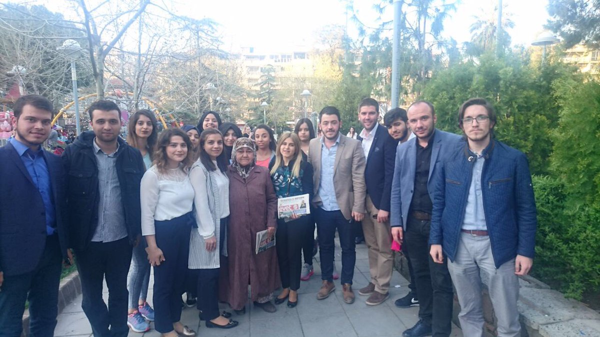 AK Gençlik Manisa (@akgenclikmanisa) on Twitter photo 1-)Yaşlılar Haftası sebebiyle Çevre, Şehir ve Kültür Başkanlığımızın düzenlediği Çiçek dağıtımını>>> @endergk45 <a href="/bsrergenc/">Büşra Ergenç</a> <a href="/Elif_Rabia_/">Elif Rabia Gürbüz</a> 1-)Yaşlılar Haftası sebebiyle Çevre, Şehir ve Kültür Başkanlığımızın düzenlediği Çiçek dağıtımını>>> @endergk45 <a href="/bsrergenc/">Büşra Ergenç</a> <a href="/Elif_Rabia_/">Elif Rabia Gürbüz</a>