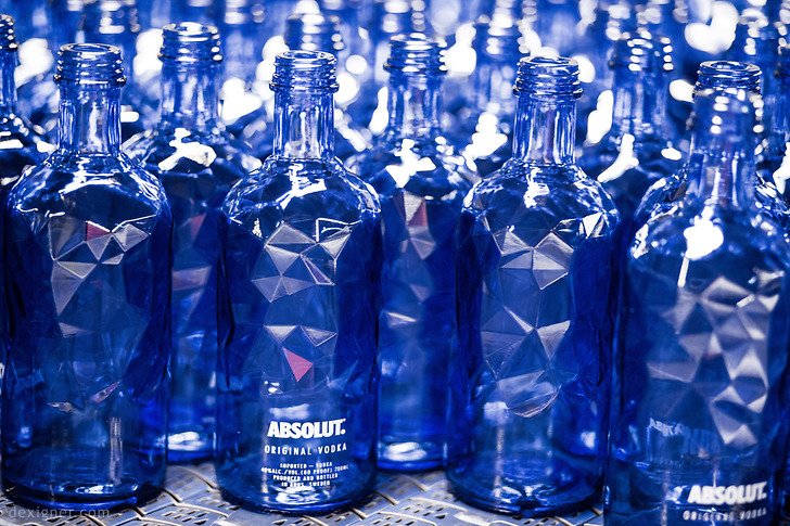 Absolut has recently innovated in the design of its new bottle!
Do you want your products with an Innovative Design?
Contact us!