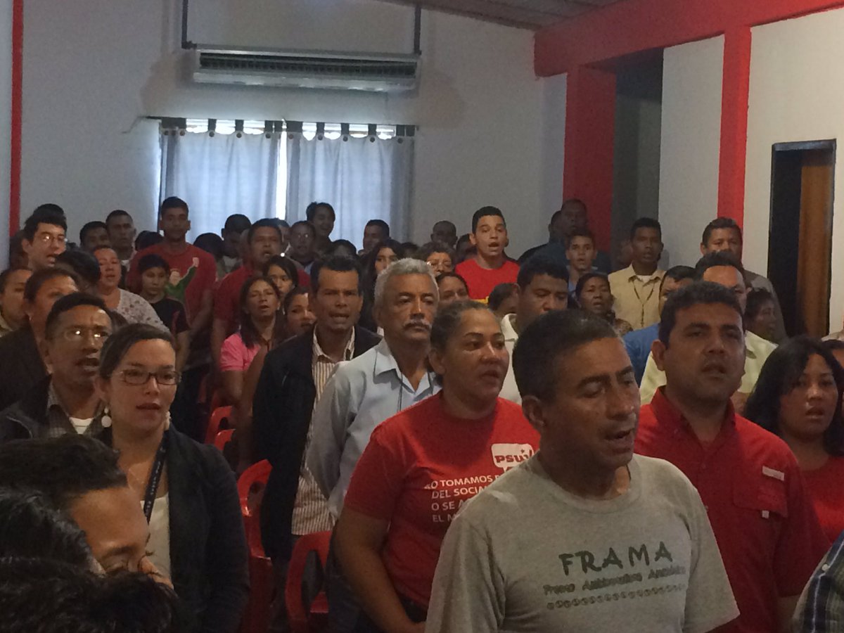 dariovivaspsuv's tweet photo. En este momento activados en @PartidoPSUV Amazonas "el hecho movilizador" en salón corpoamazonas https://t.co/g8JMb9NGmi